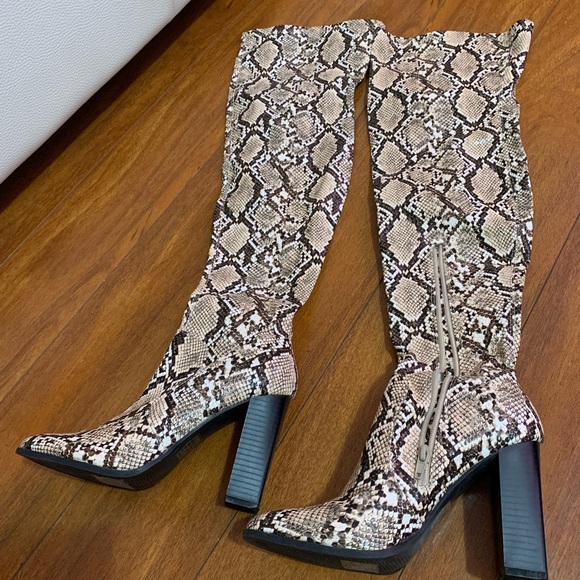 Forever 21 Cheetah print faux leather knee high boots size 7 - Picture 4 of 4